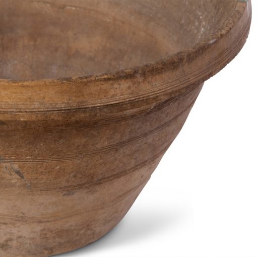 Outer rim of terra cotta planter